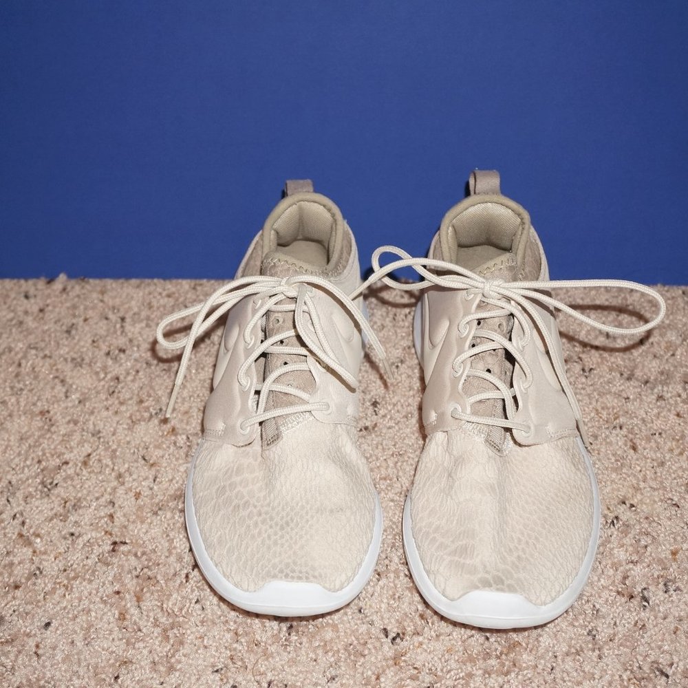 Nike Womens Roshe Two Low Top Lace Up Running Snea
